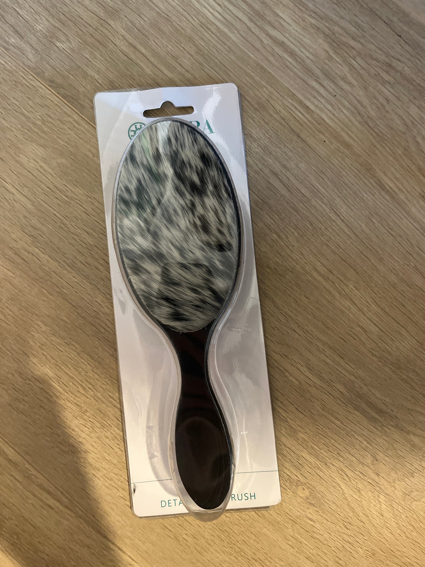 Myra hair brush