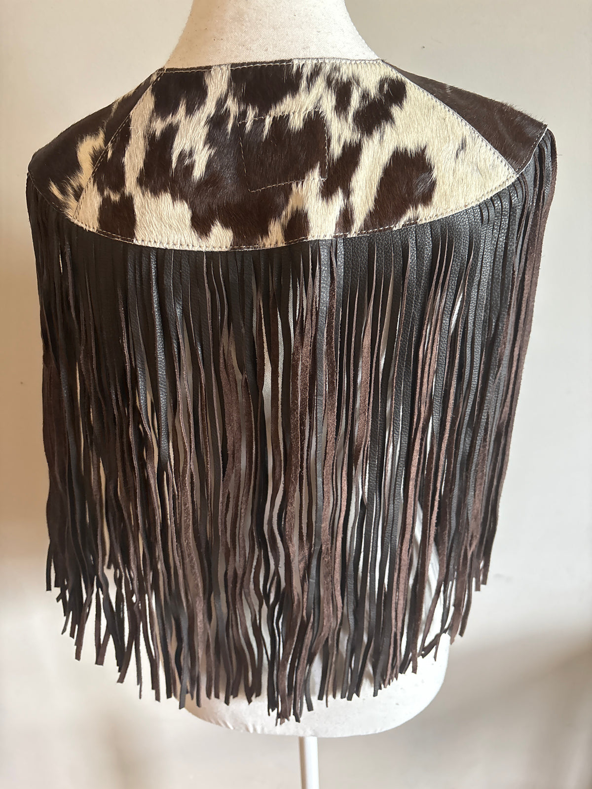 The fringe cape in brown