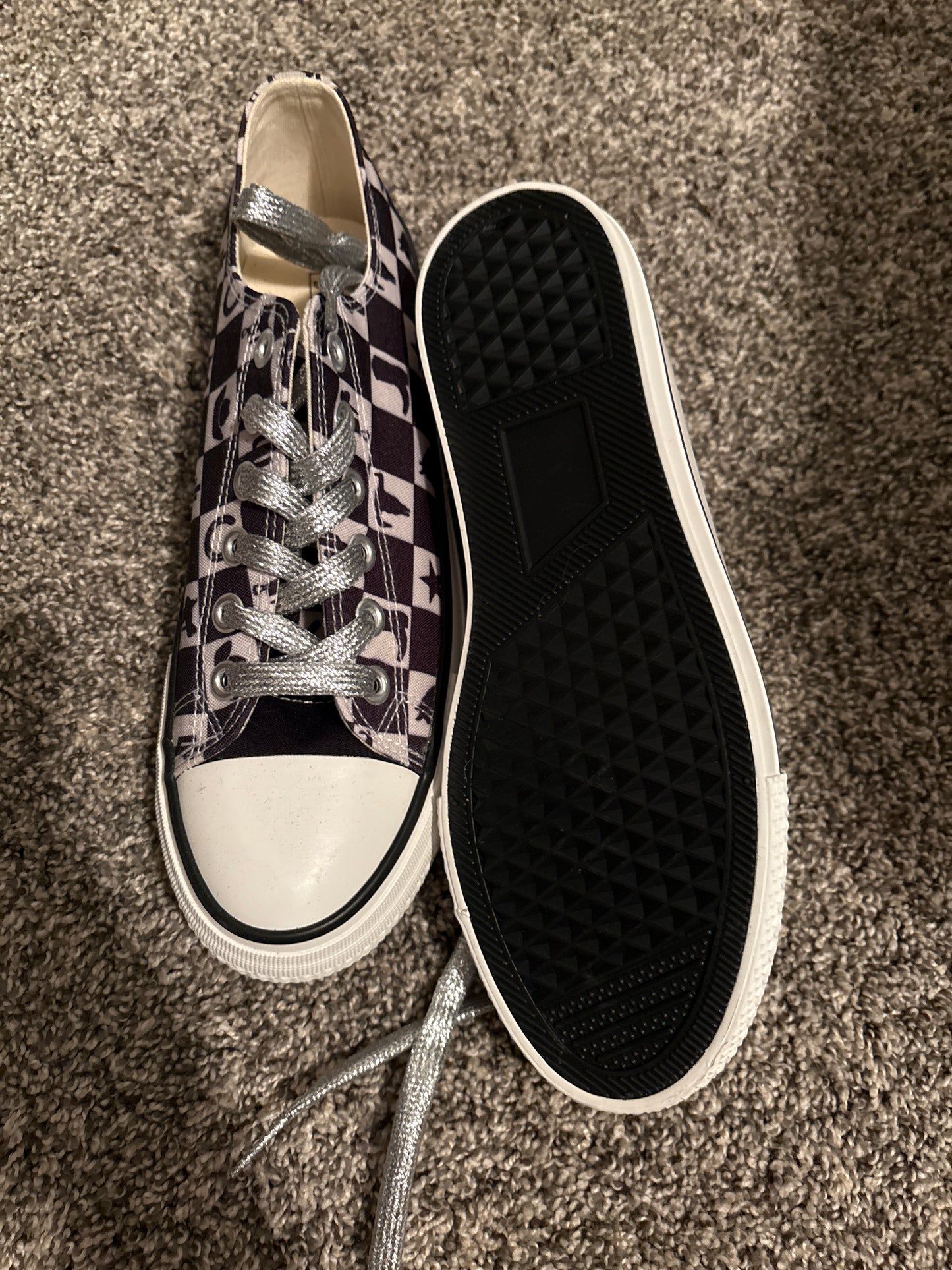 Last pair Sz 8 2fly sneakers