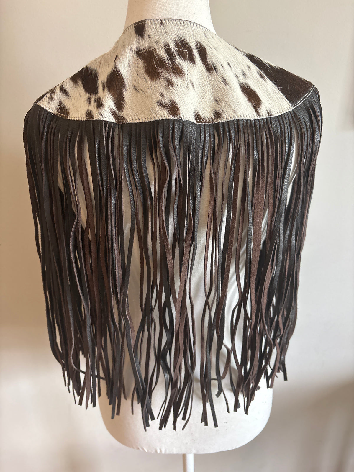 The fringe cape in brown