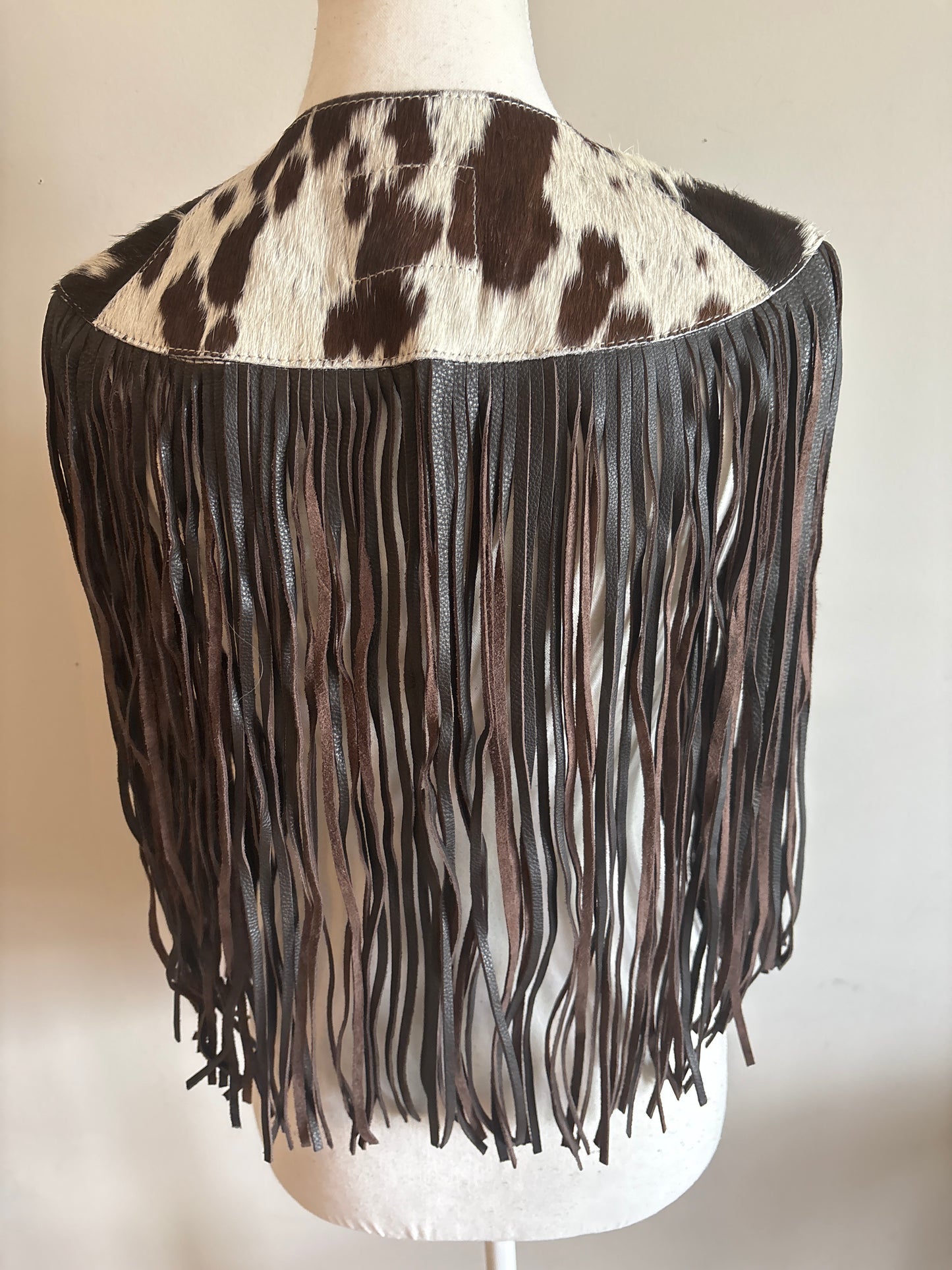 The fringe cape in brown