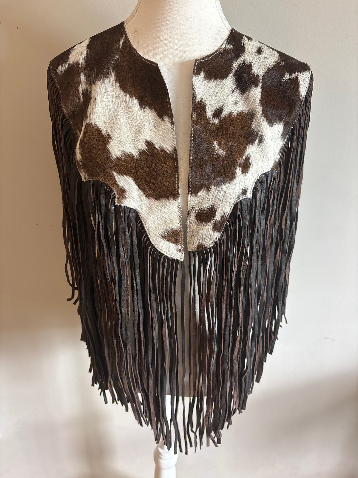 The fringe cape in brown