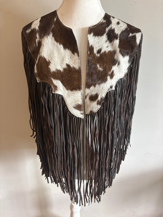 The fringe cape in brown