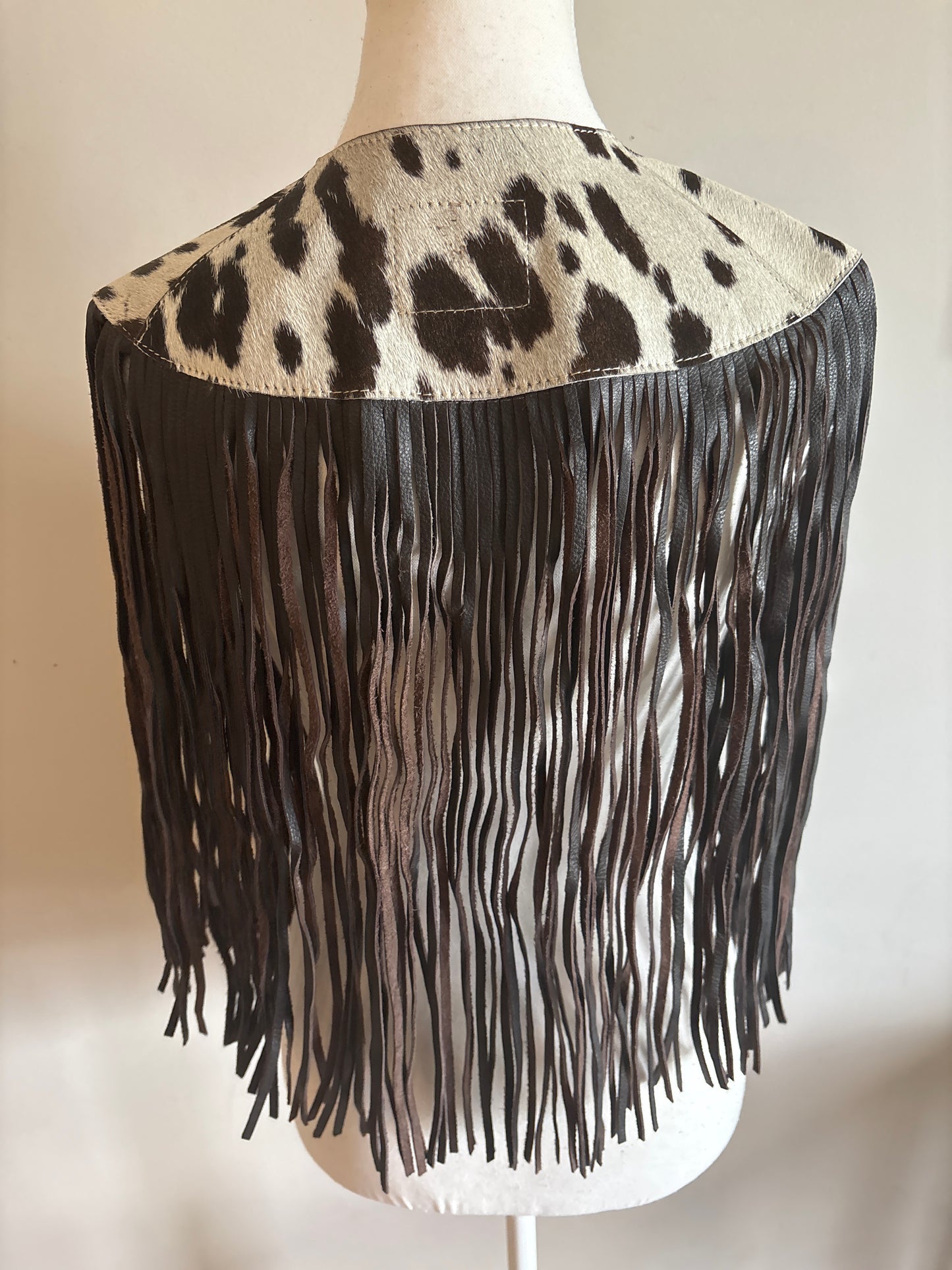 The fringe cape in brown