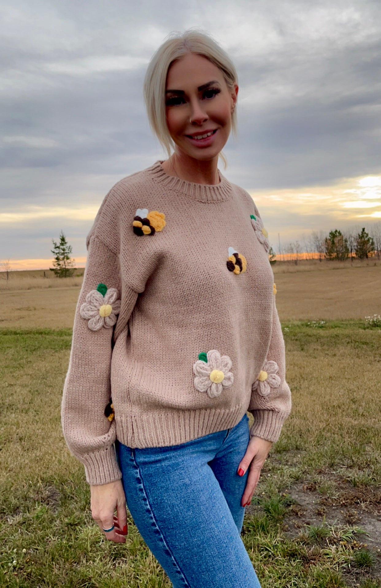 BEE KNIT SWEATER