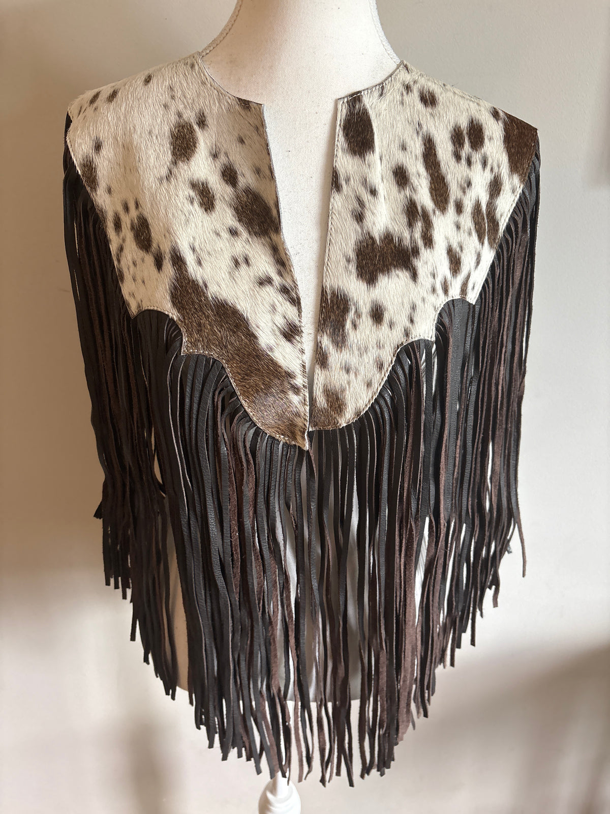The fringe cape in brown