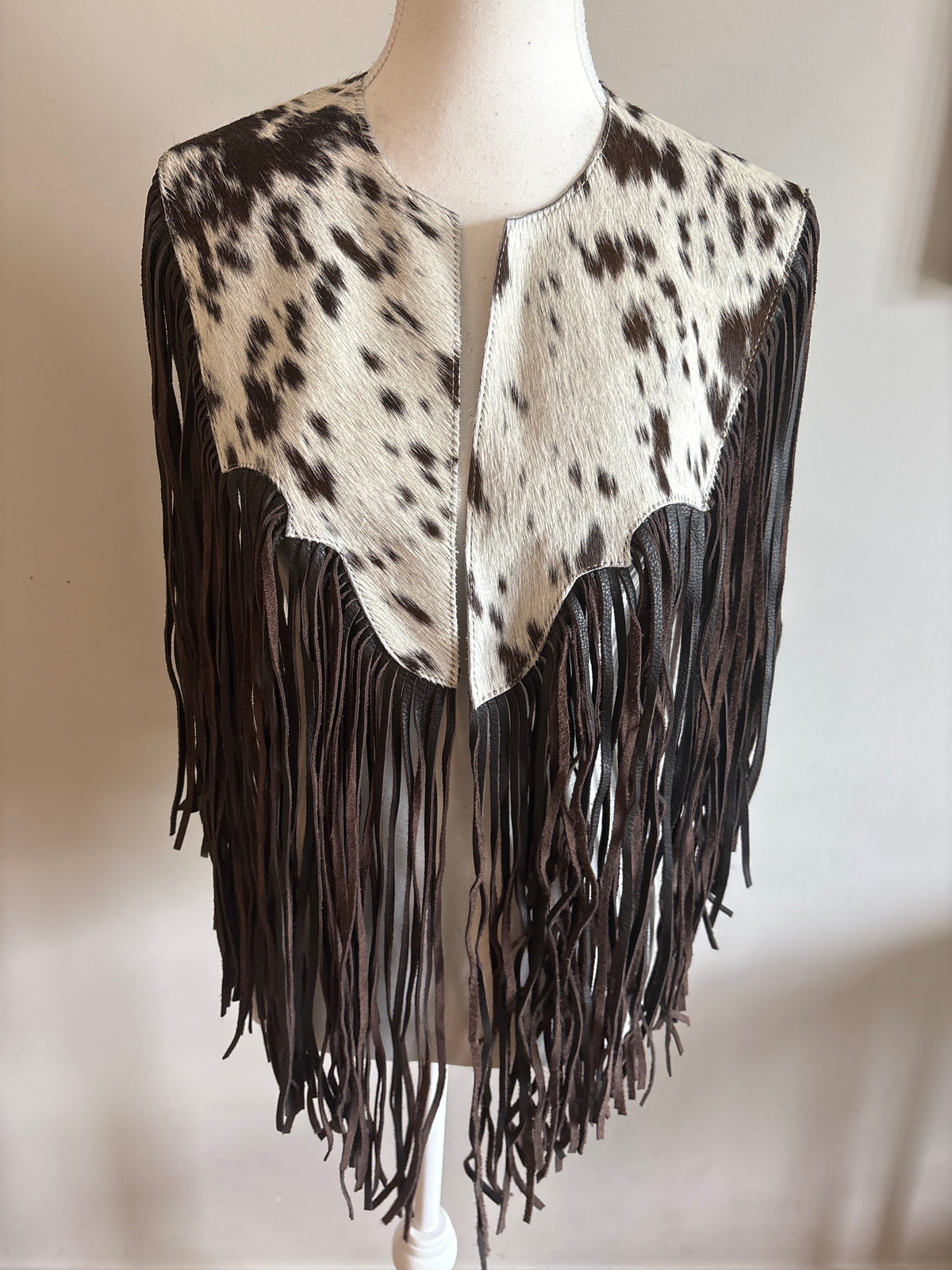 The fringe cape in brown