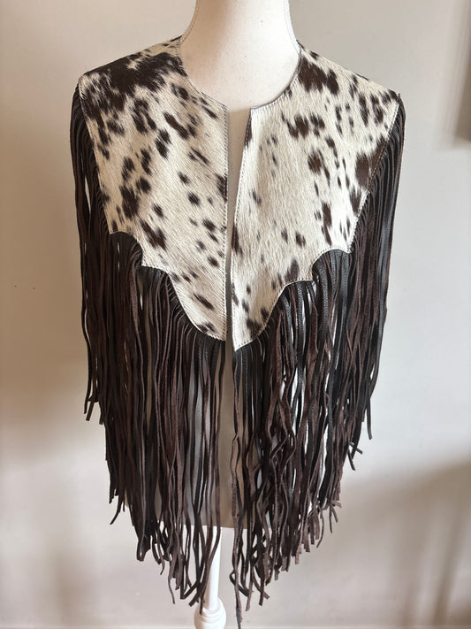 The fringe cape in brown