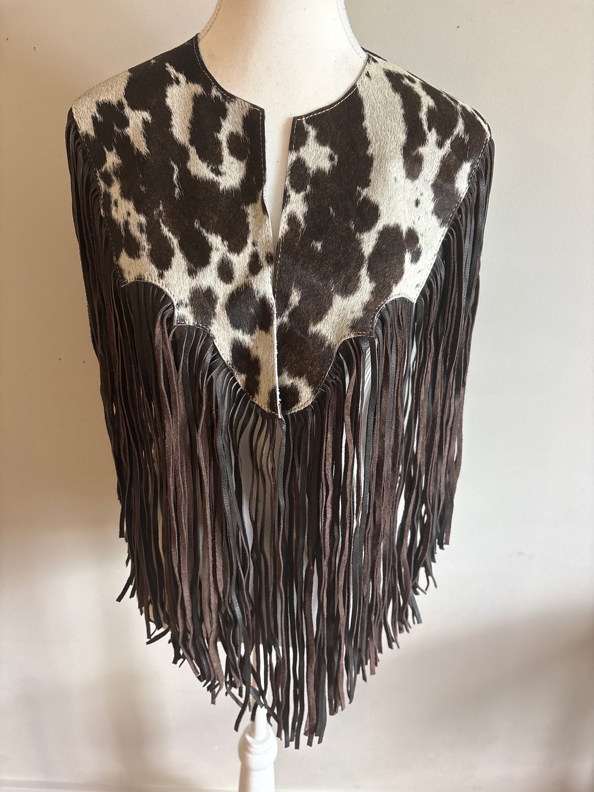 The fringe cape in brown