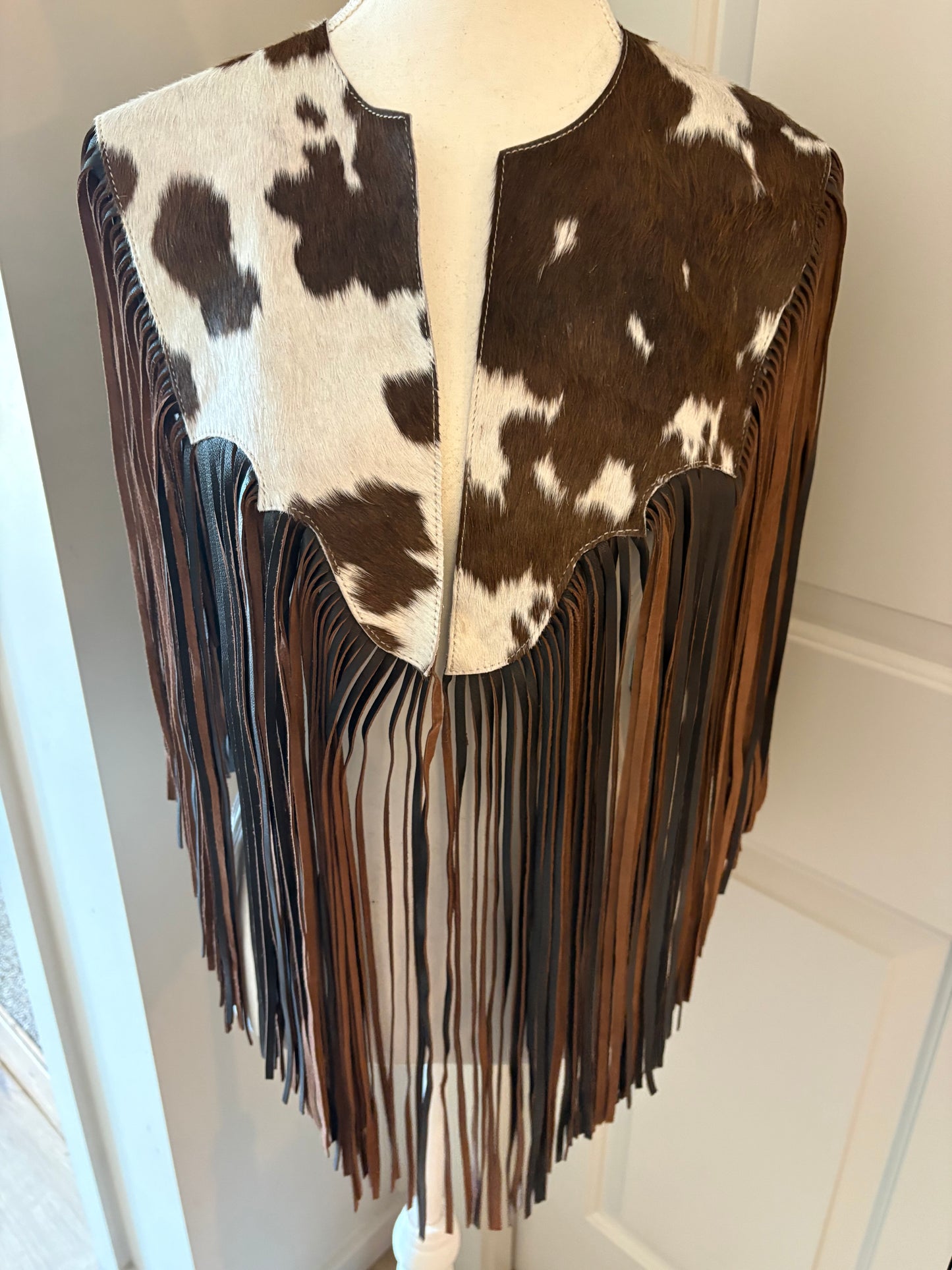 The fringe cape in brown