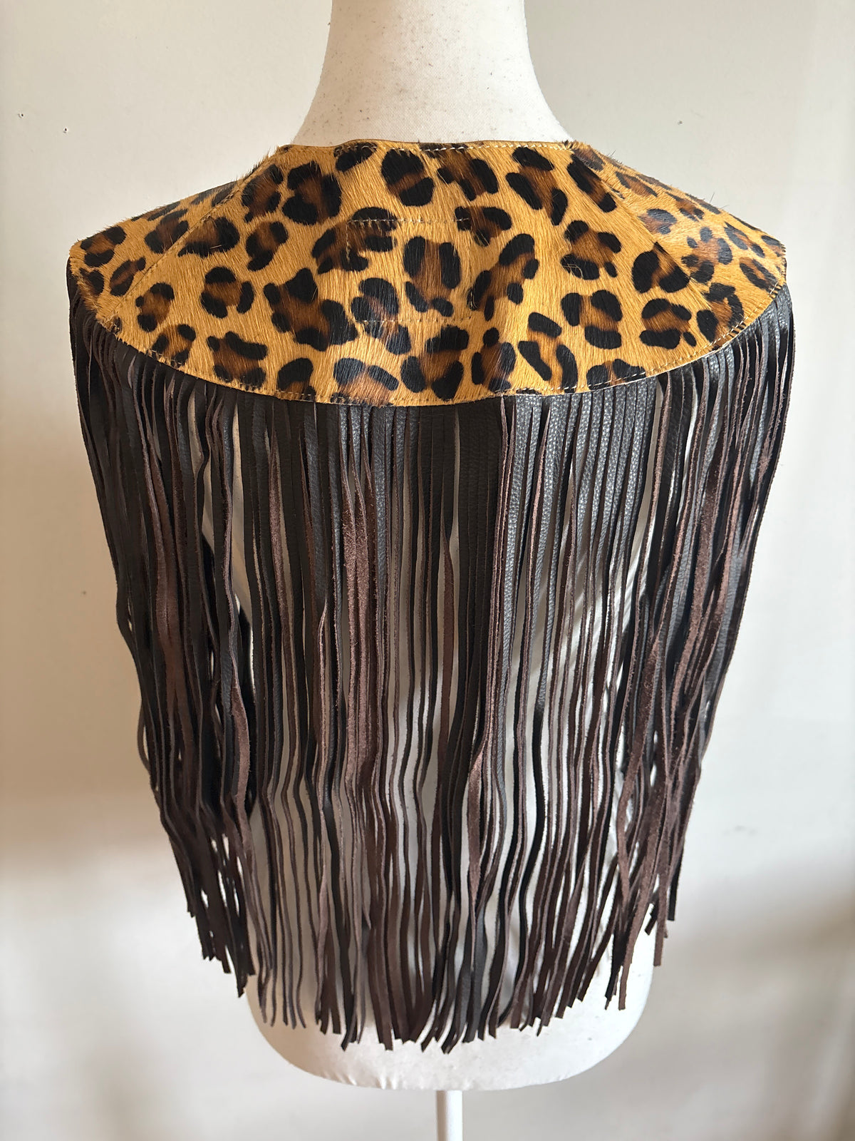The fringe cape in leopard