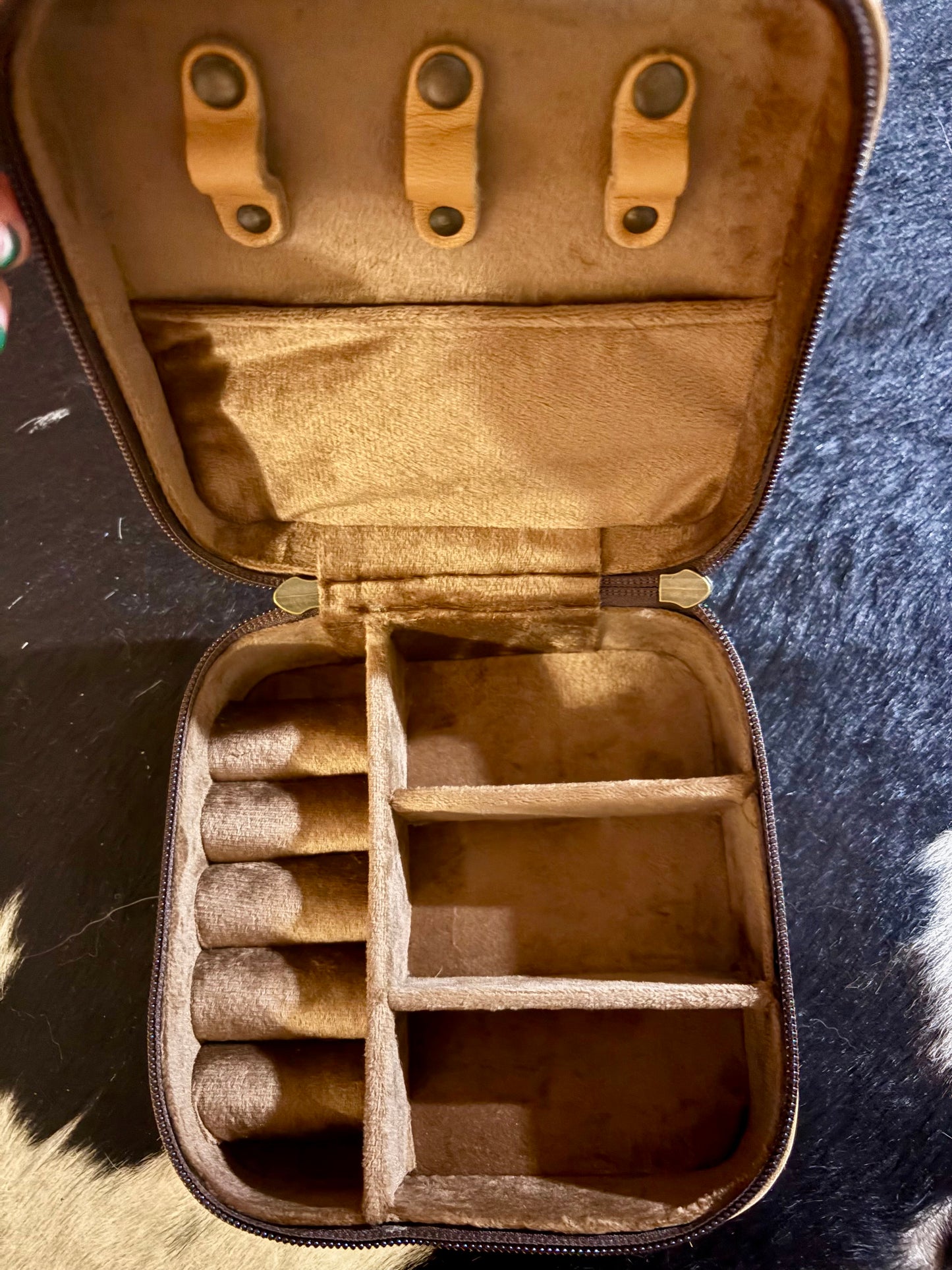 Leather tooled jewelry box with zipper closure