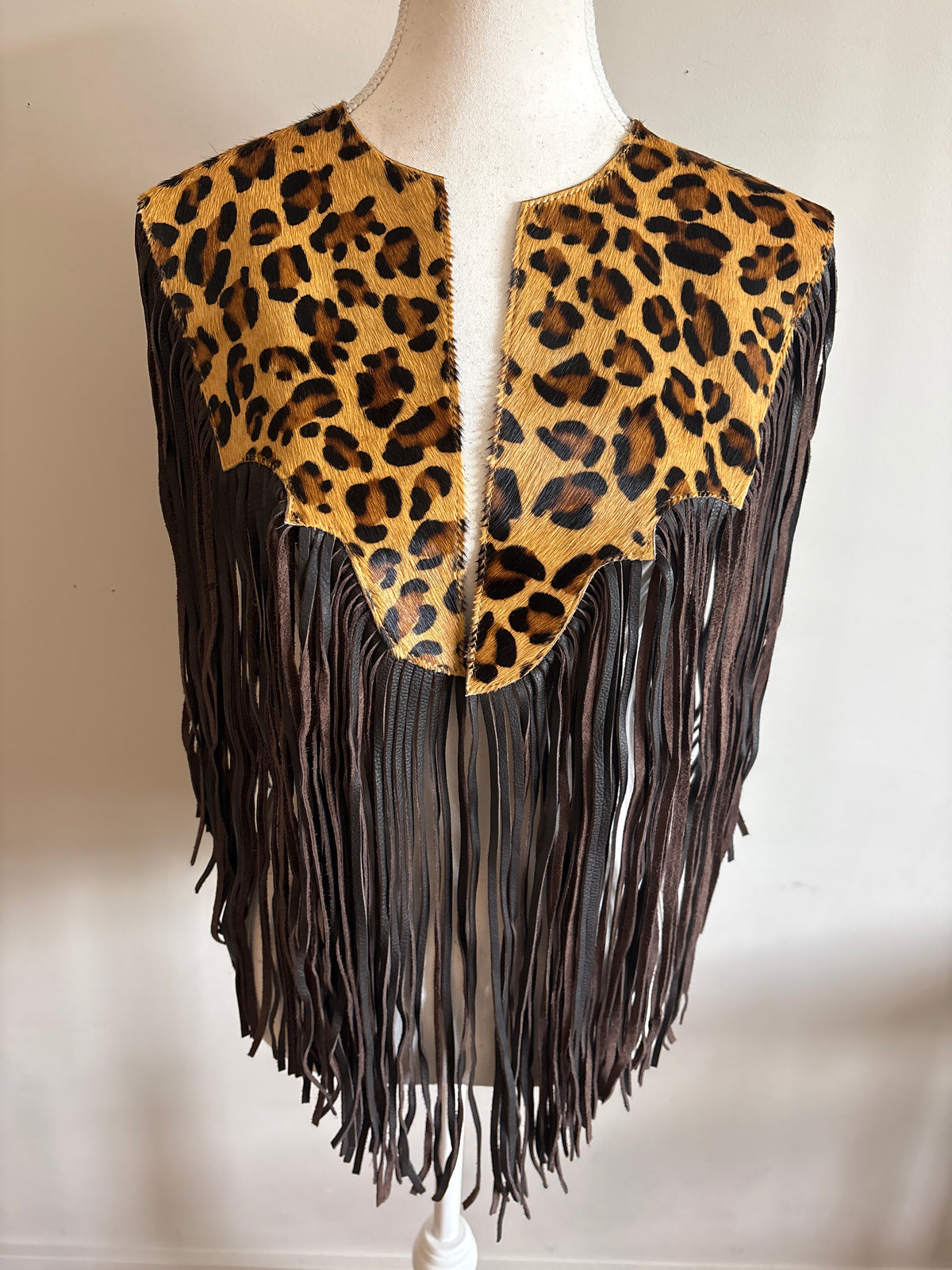 The fringe cape in leopard
