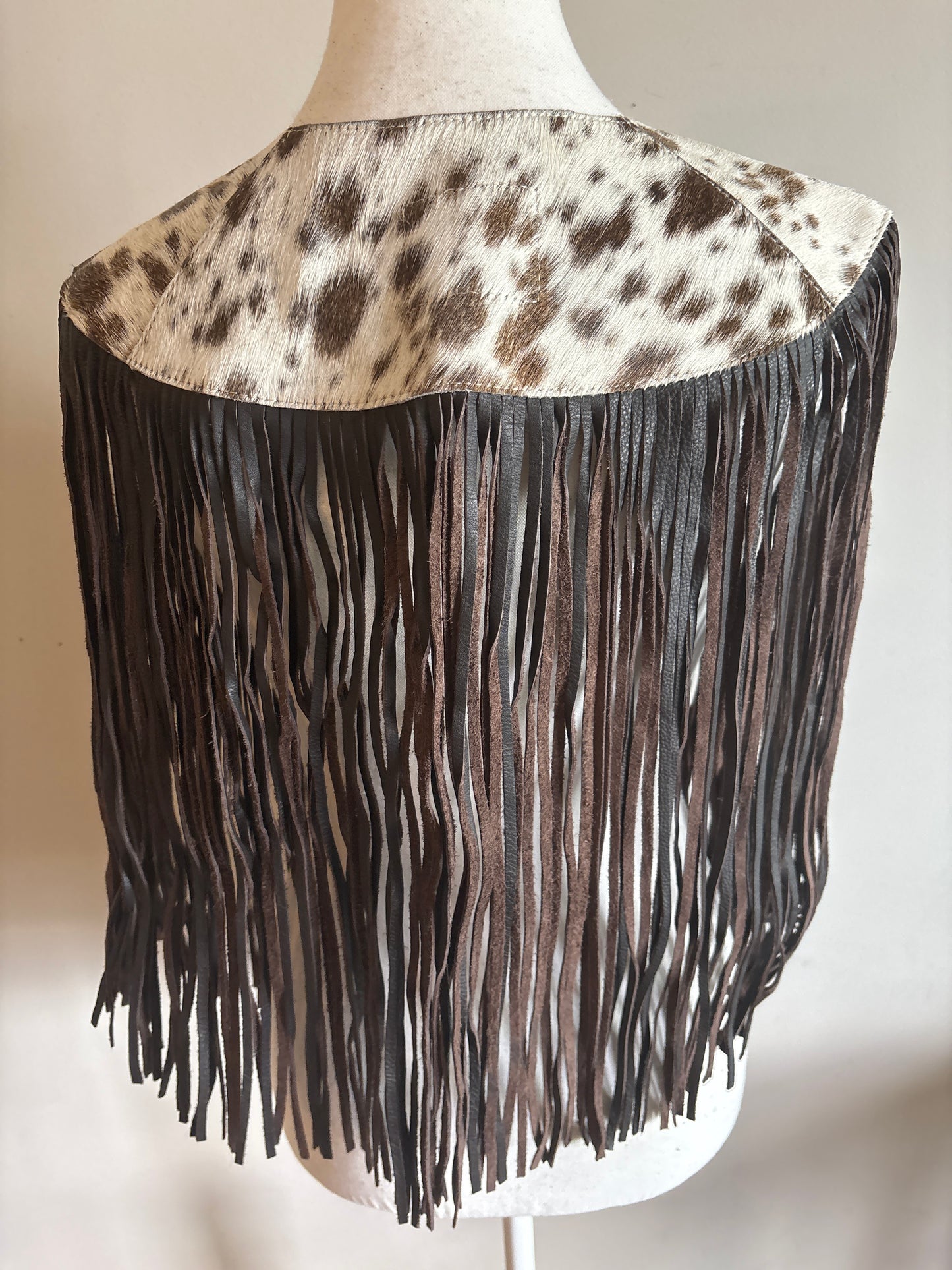 The fringe cape in brown