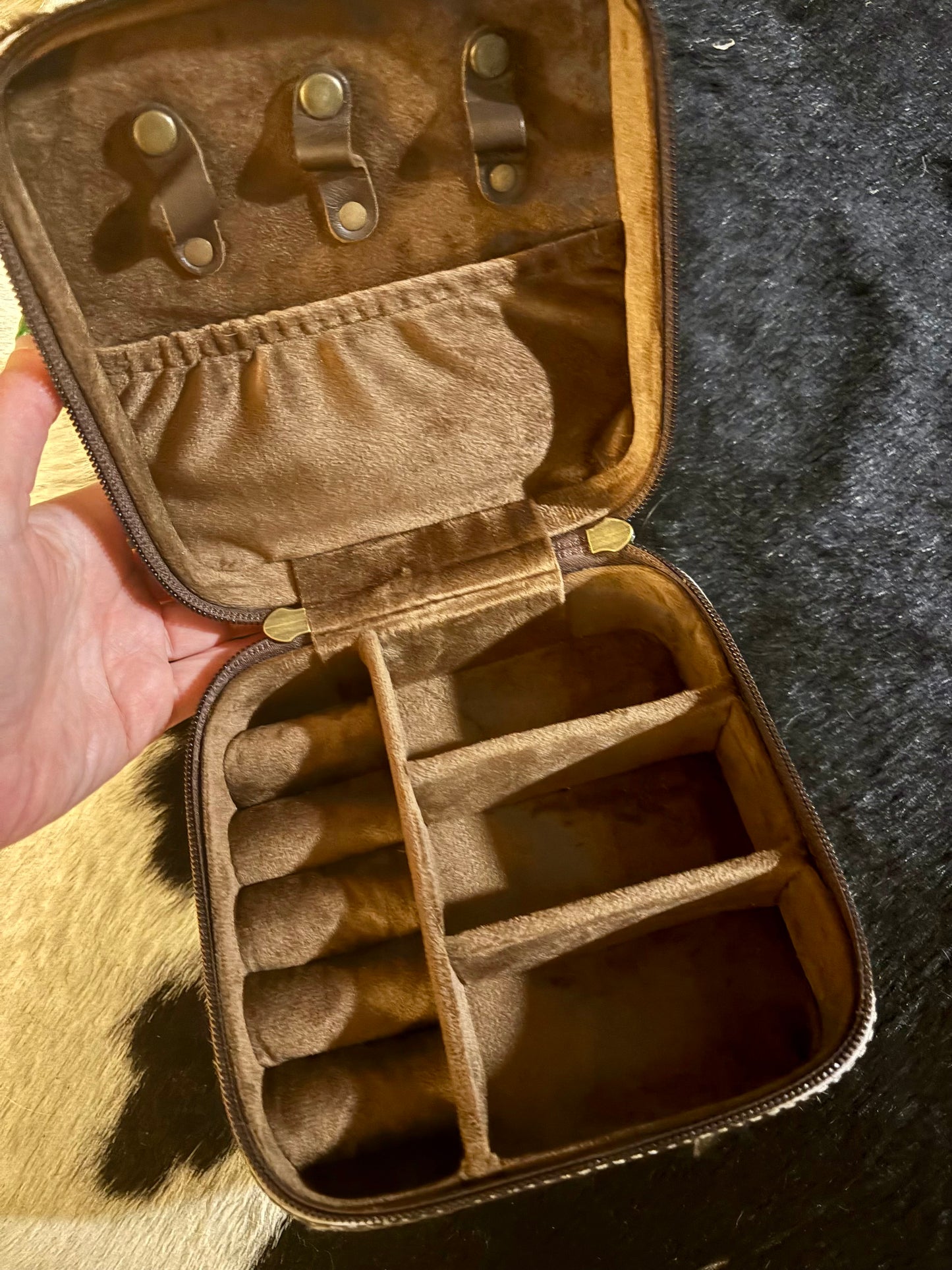 Leather tooled jewelry box with zipper closure