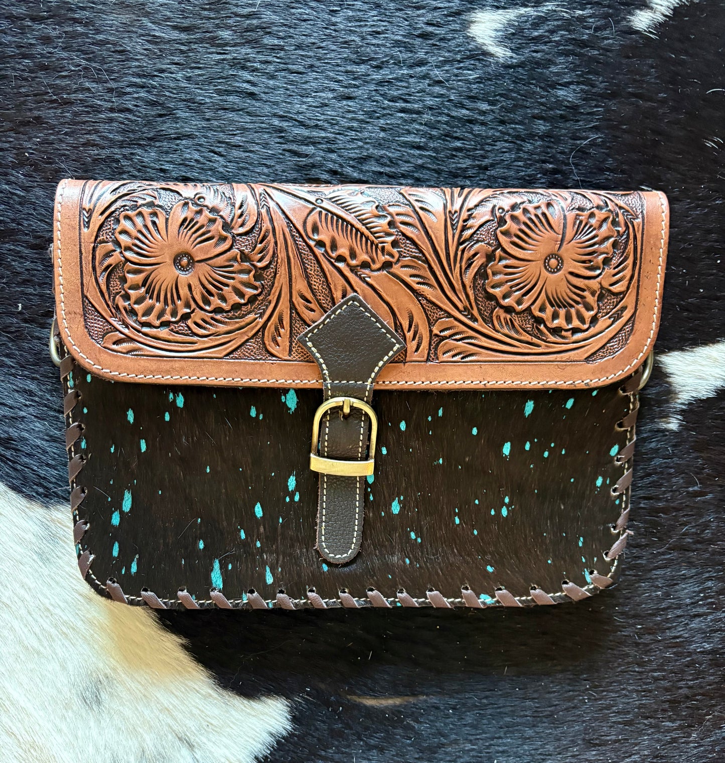 Iceberg bag turquoise flakes on hide black or white