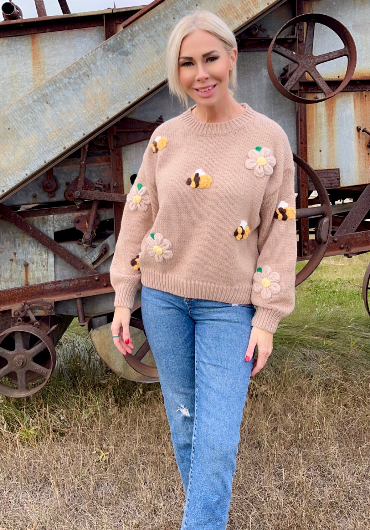 BEE KNIT SWEATER