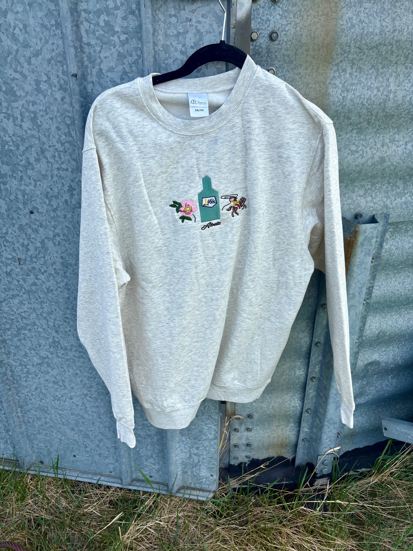 Last one small Alberta embroidered crewneck (beige)
