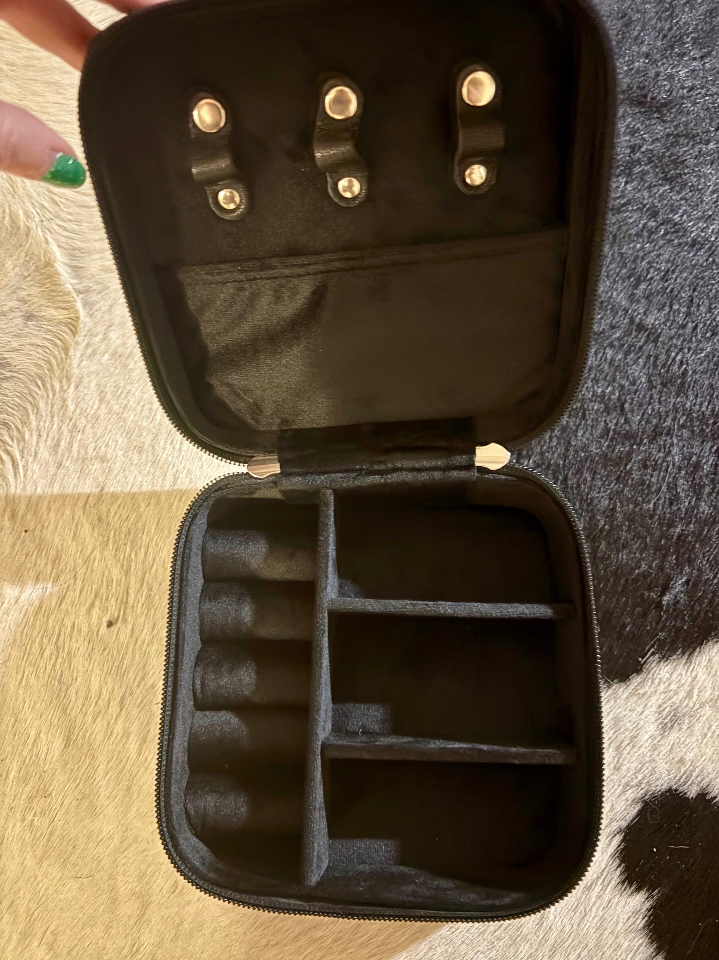 Leather tooled jewelry box with zipper closure